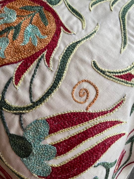 ウズベキスタン製 シルク スザニ刺繍 クッションカバー 48×45 SZN714