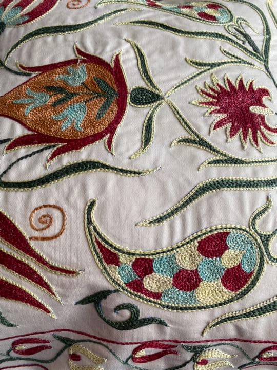 ウズベキスタン製 シルク スザニ刺繍 クッションカバー 48×45 SZN714