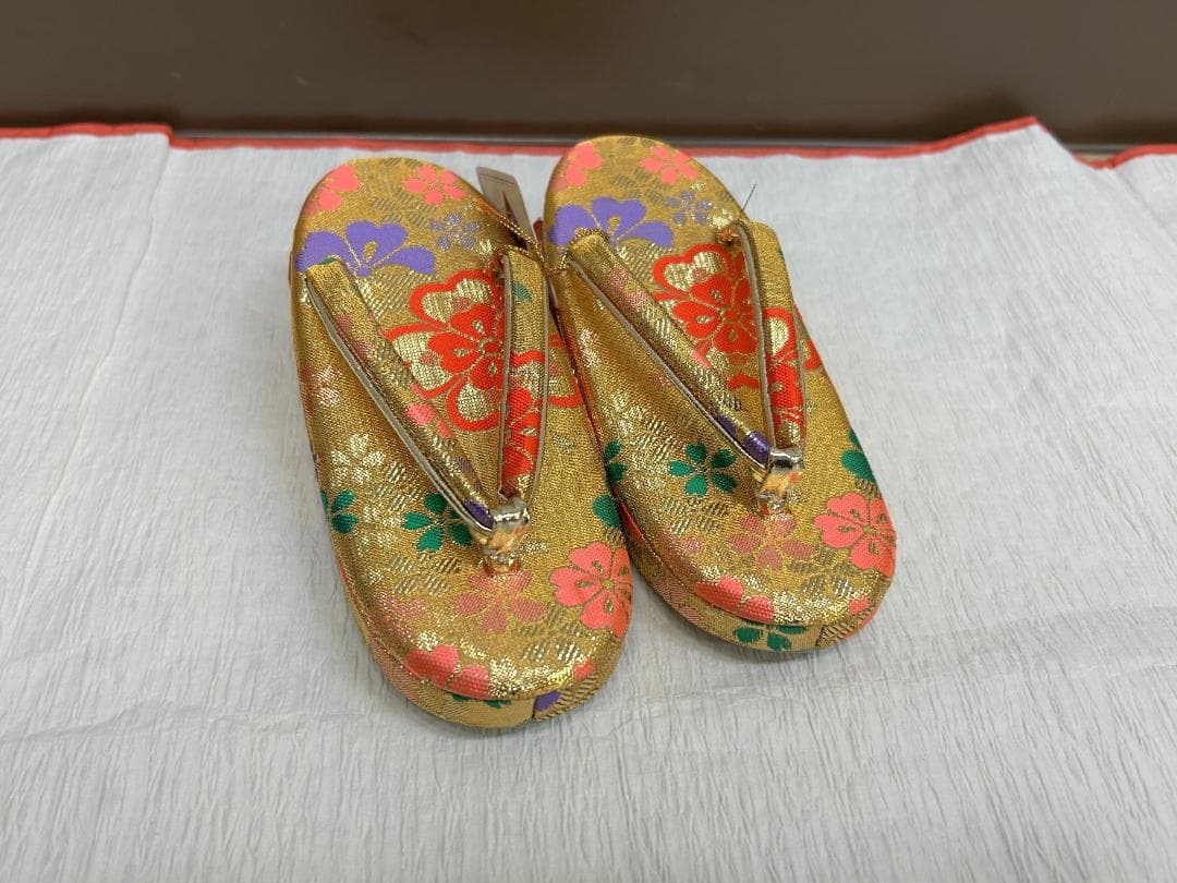 七五三セット　祝帯ペアセット　花びら　中サイズ　草履18cm　箱入り　未使用