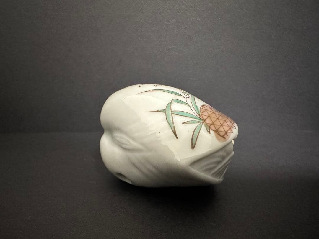 【根付(netsuke)】陶器　色絵烏葦蛇籠文蛤龍宮根付　江戸時代