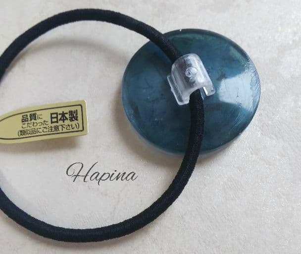 お花の中のうさぎちゃんラウンドレジンヘアゴム