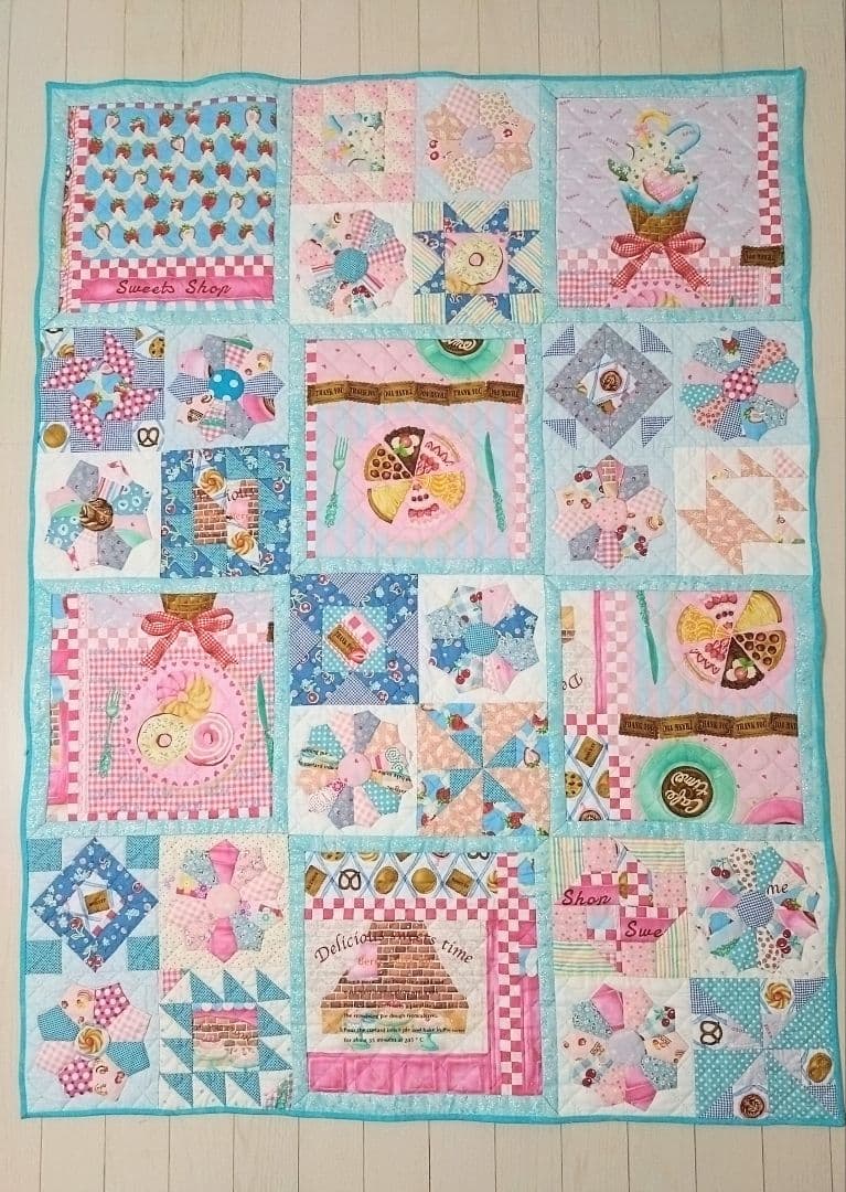 スイーツ パッチワークキルト　完成品　マルチカバー　ベッドカバー