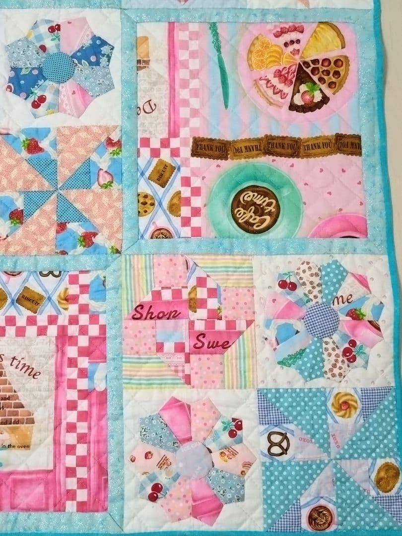 スイーツ パッチワークキルト　完成品　マルチカバー　ベッドカバー