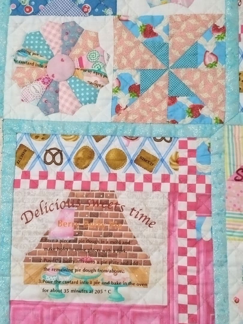スイーツ パッチワークキルト　完成品　マルチカバー　ベッドカバー