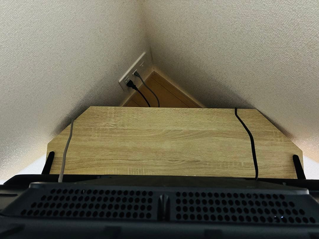 コーナーテレビ台 78.5cm 32v 収納 キャスター付　ガラス扉　オークル白