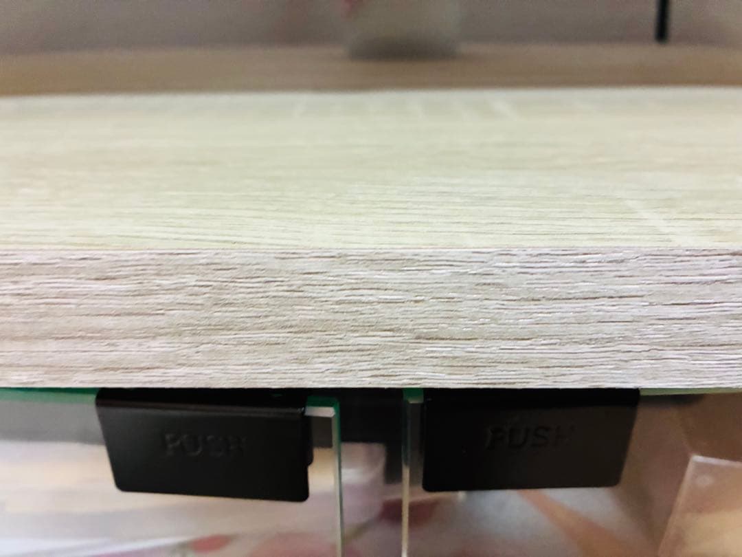 コーナーテレビ台 78.5cm 32v 収納 キャスター付　ガラス扉　オークル白