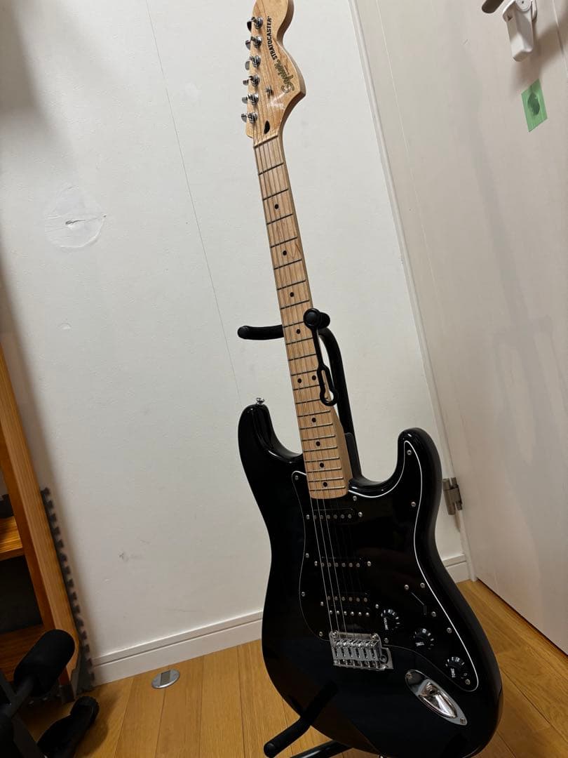 エレキギター ブラック メイプルネック 21フレットStratocaster