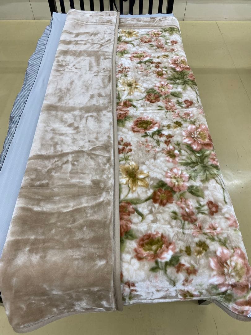 西川　ポリエステル合わせ毛布・ふっくらボリューム・シングルサイズ１４０×２００㎝