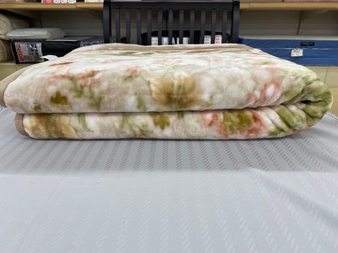 西川　ポリエステル合わせ毛布・ふっくらボリューム・シングルサイズ１４０×２００㎝