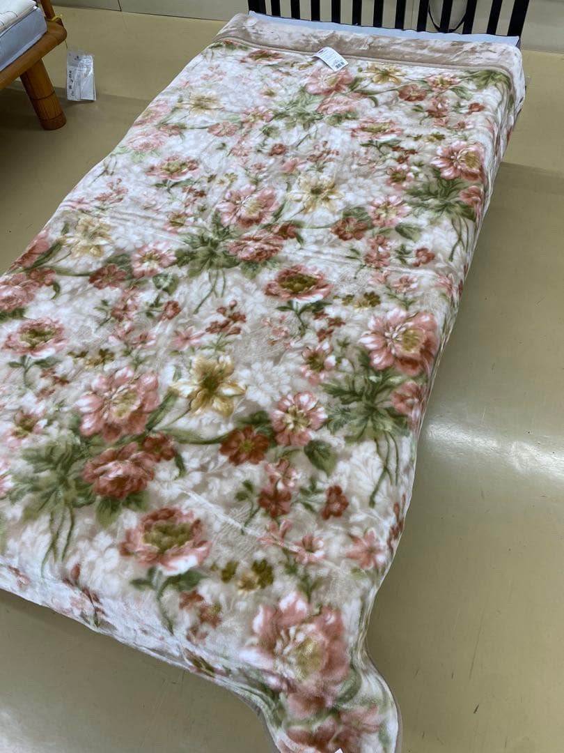 西川　ポリエステル合わせ毛布・ふっくらボリューム・シングルサイズ１４０×２００㎝