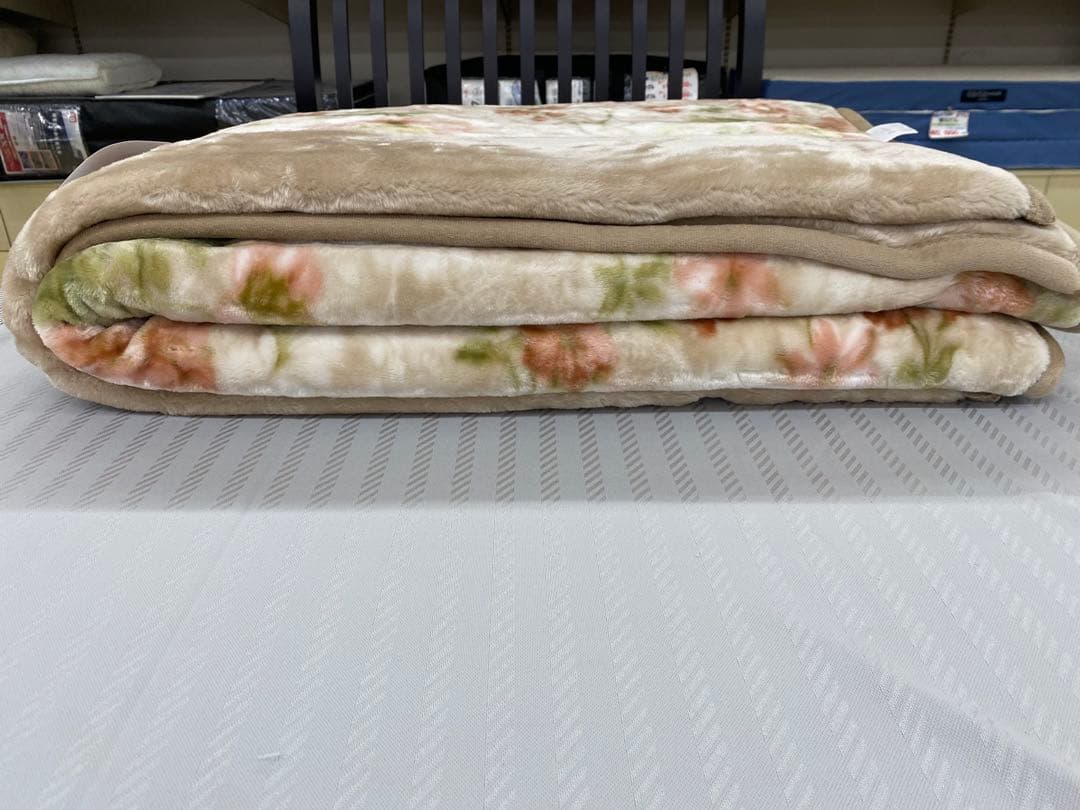 西川　ポリエステル合わせ毛布・ふっくらボリューム・シングルサイズ１４０×２００㎝