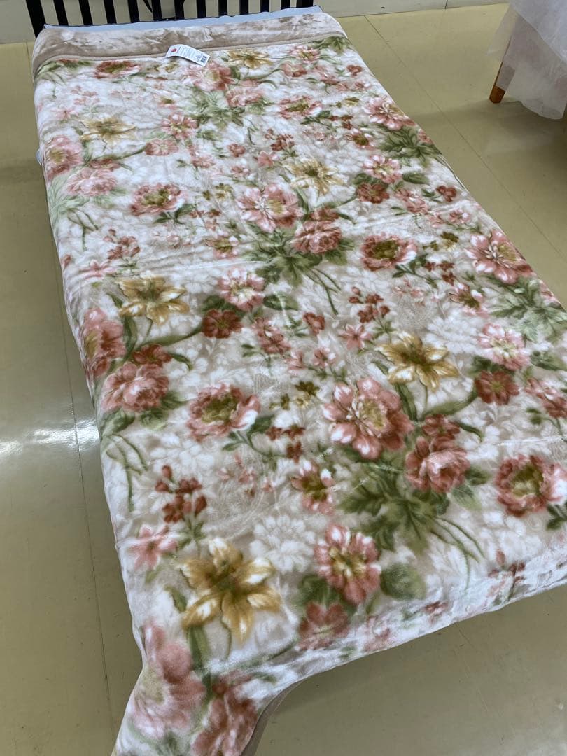 西川　ポリエステル合わせ毛布・ふっくらボリューム・シングルサイズ１４０×２００㎝