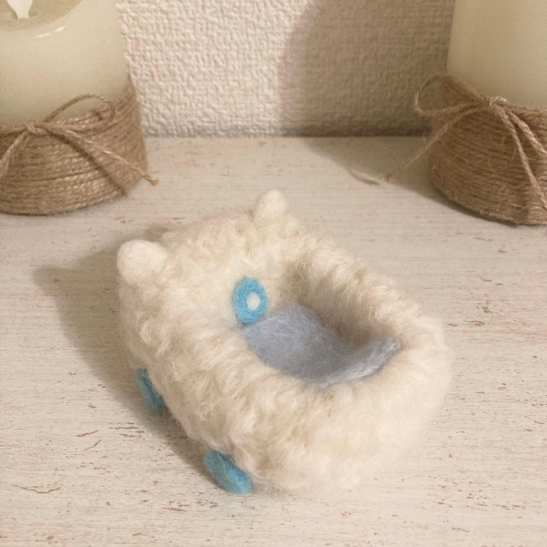 【7/20までお値下げ中】もこもこ白くま号に乗ったペンギンさん