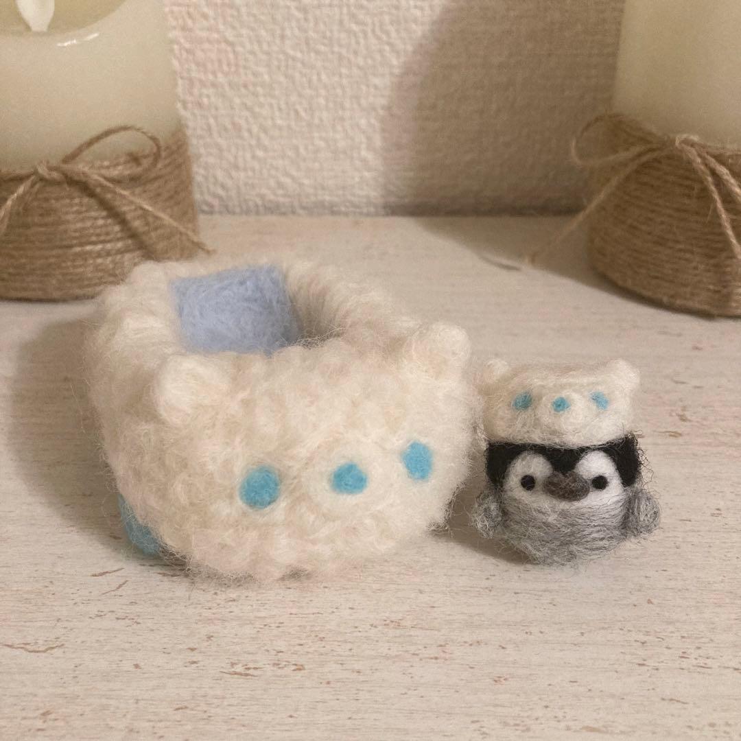 【7/20までお値下げ中】もこもこ白くま号に乗ったペンギンさん