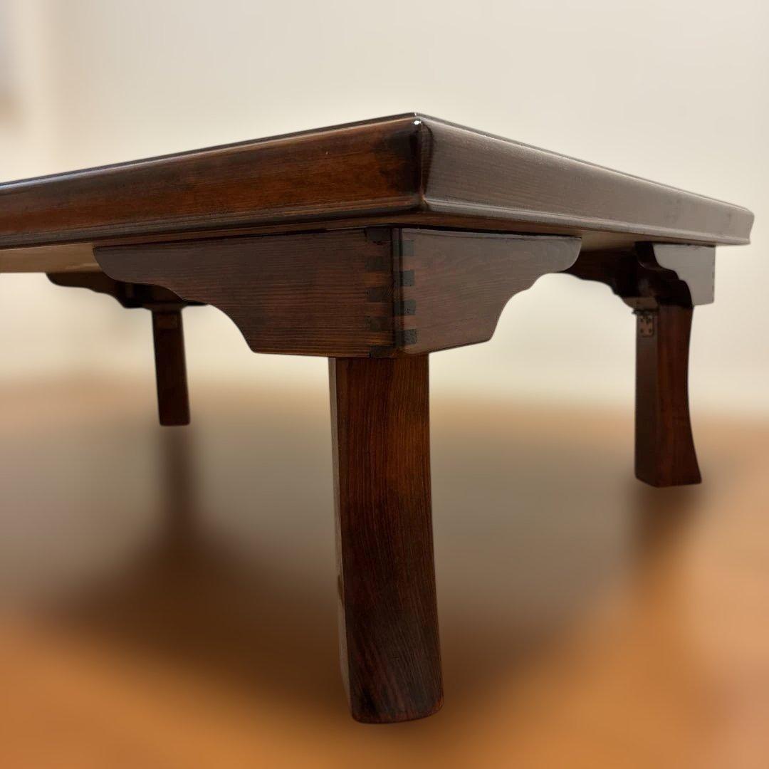 光沢と木目が美しい木製座卓