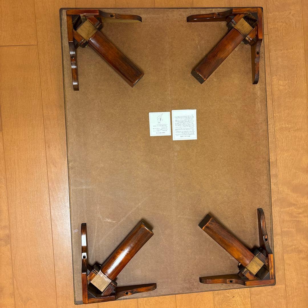 光沢と木目が美しい木製座卓