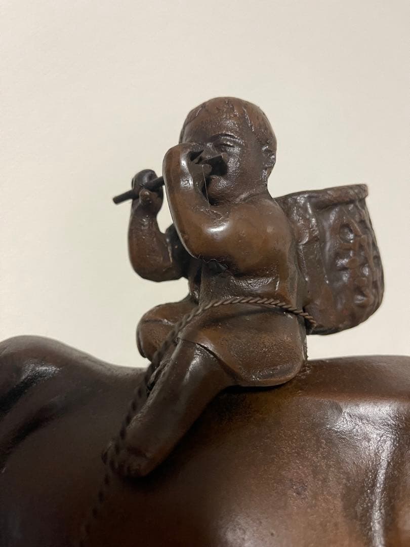置物/ 鉄器騎牛笛吹童子　騎牛帰家像　台付き