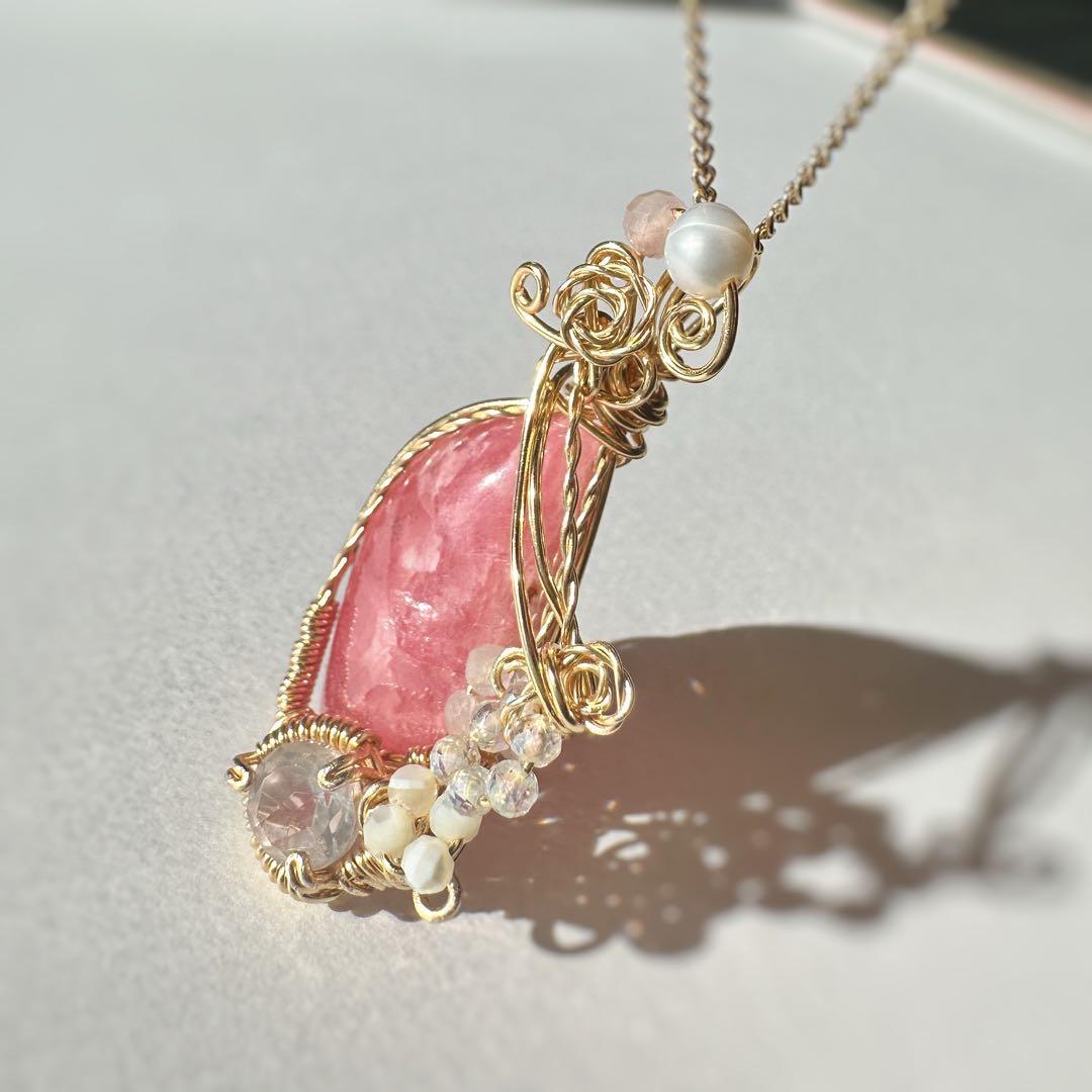 ローズガーデンのきらめき✴︎ワイヤーペンダント