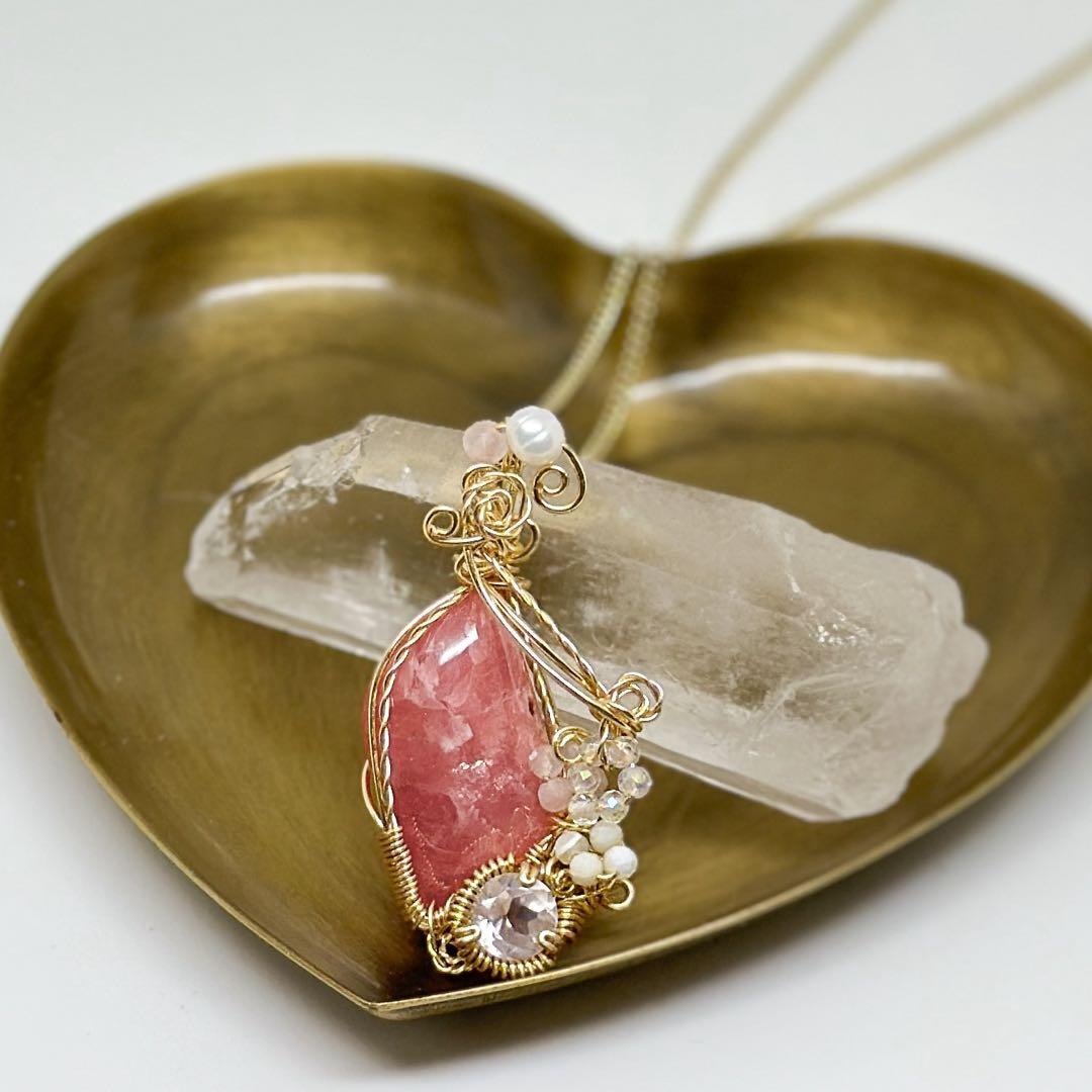 ローズガーデンのきらめき✴︎ワイヤーペンダント