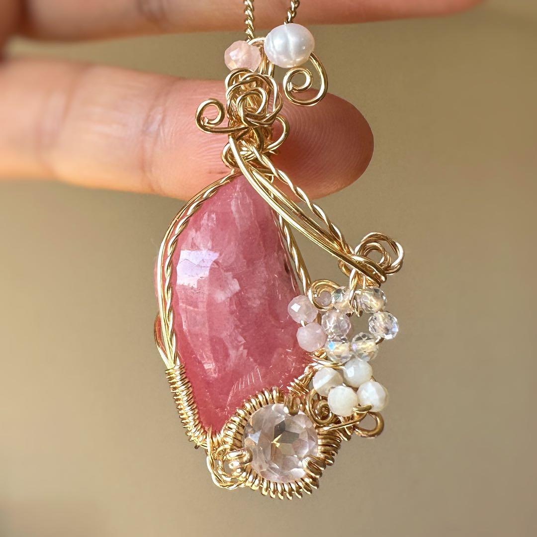 ローズガーデンのきらめき✴︎ワイヤーペンダント