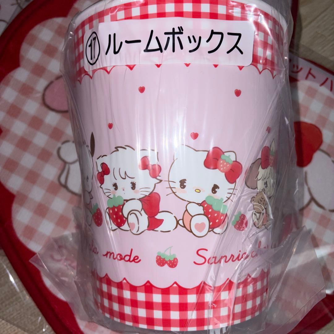 リルアラモード サンリオ 1番くじ ルームボックス マット - メルカリ