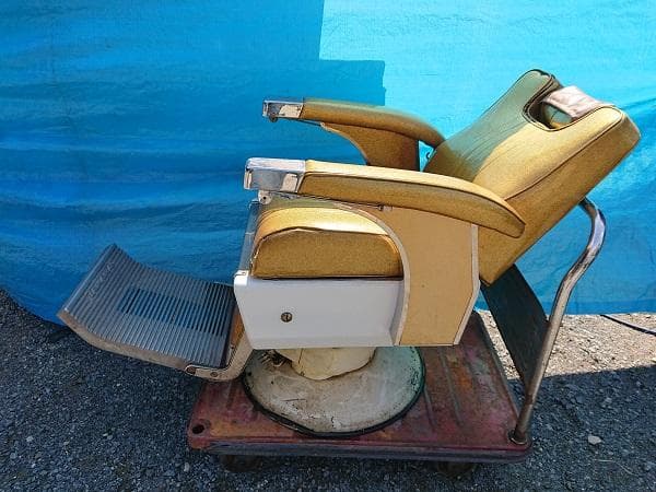 タカラベルモント 理容用椅子 100V 美容室　引取り限定です。