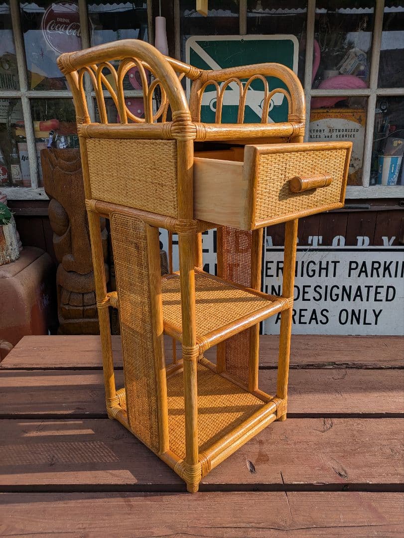 オールドラタンシェルフ 飾り棚 籐 ラタン製 3段シェルフ 引き出し付き　家具