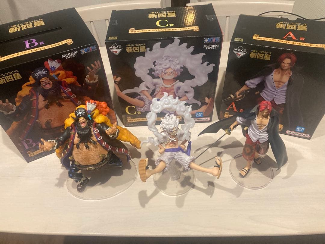 ワンピース フィギュア 一番くじ 新四皇 ルフィ シャンクス 黒ひげ 3体