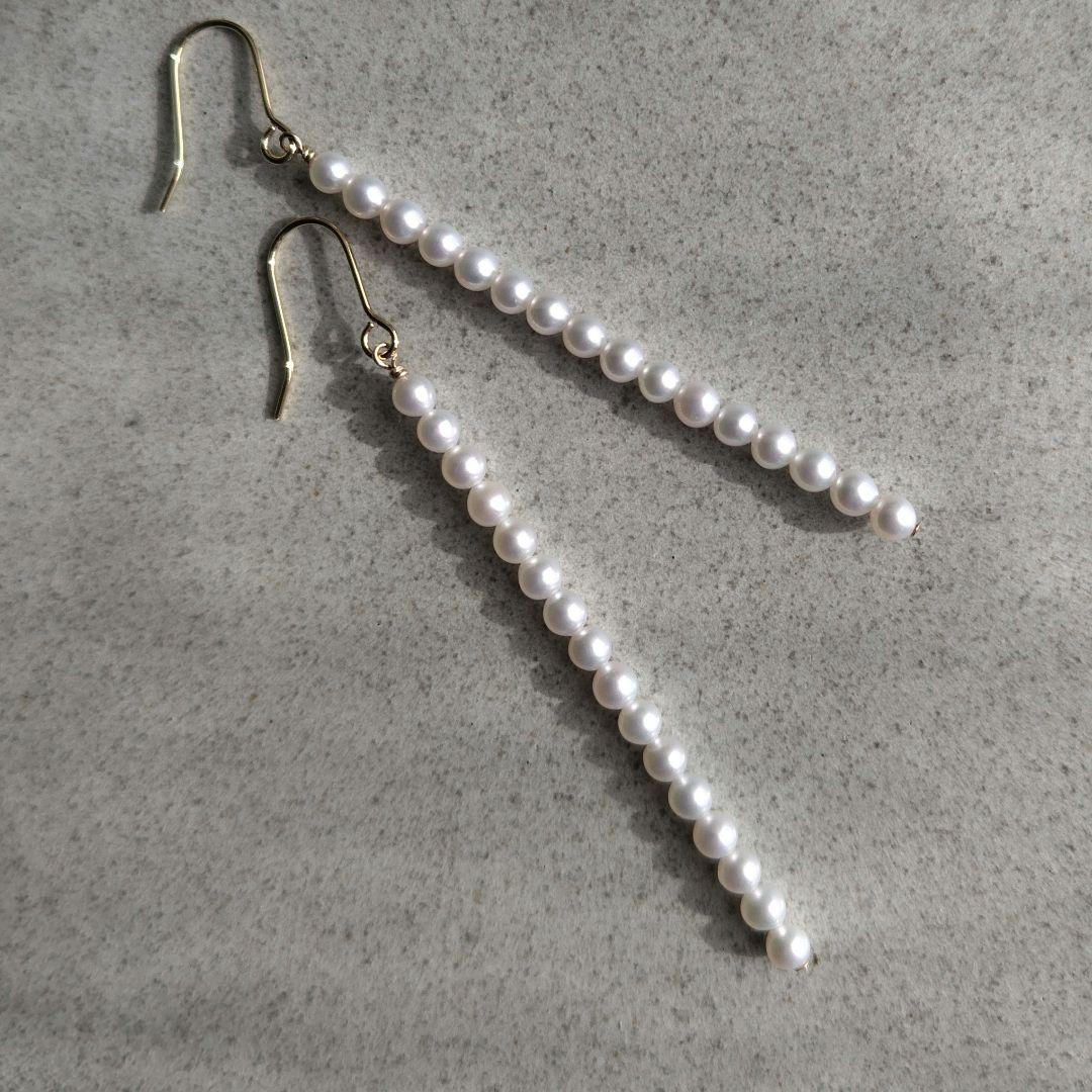 １4Kgf　3ミリ淡水パールを16粒連ねた全長74ミリのロングピアス