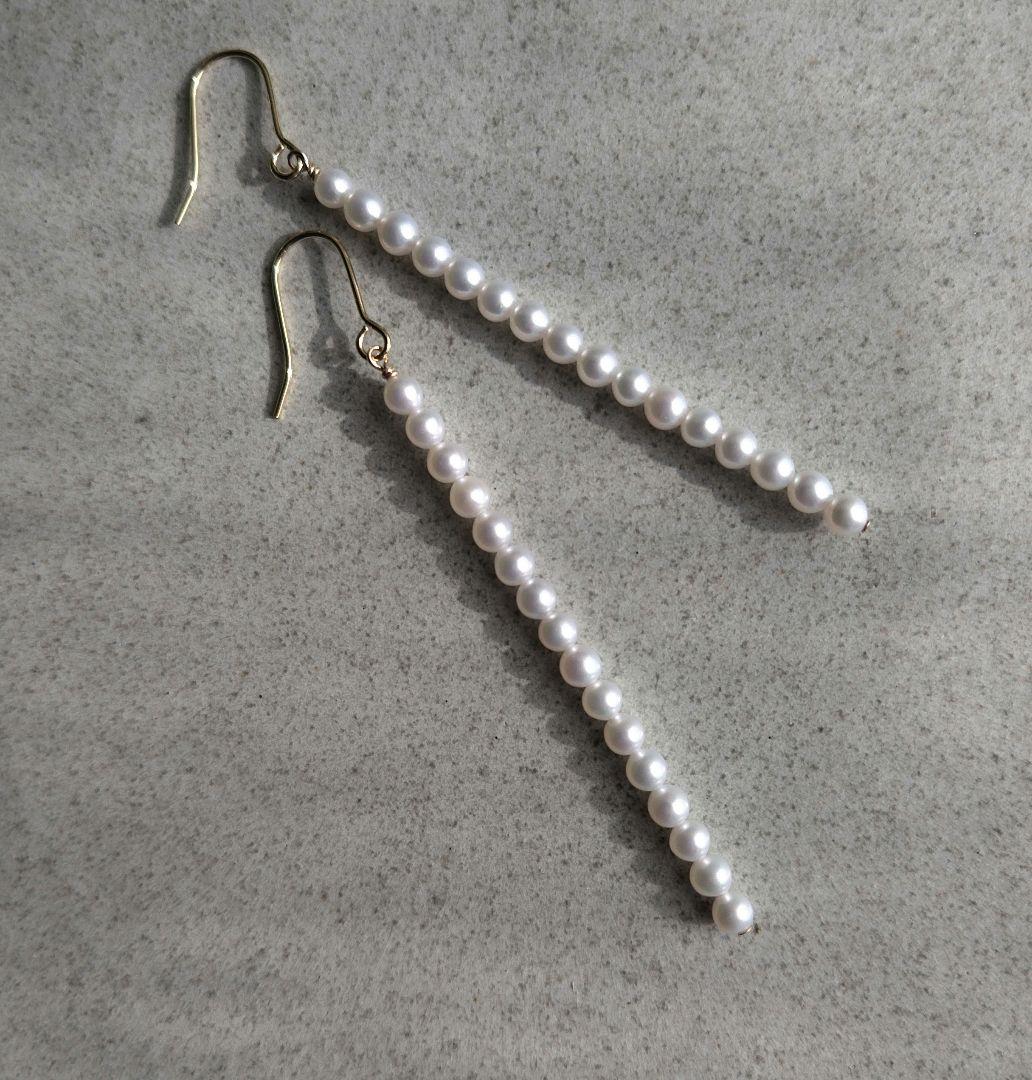 １4Kgf　3ミリ淡水パールを16粒連ねた全長74ミリのロングピアス