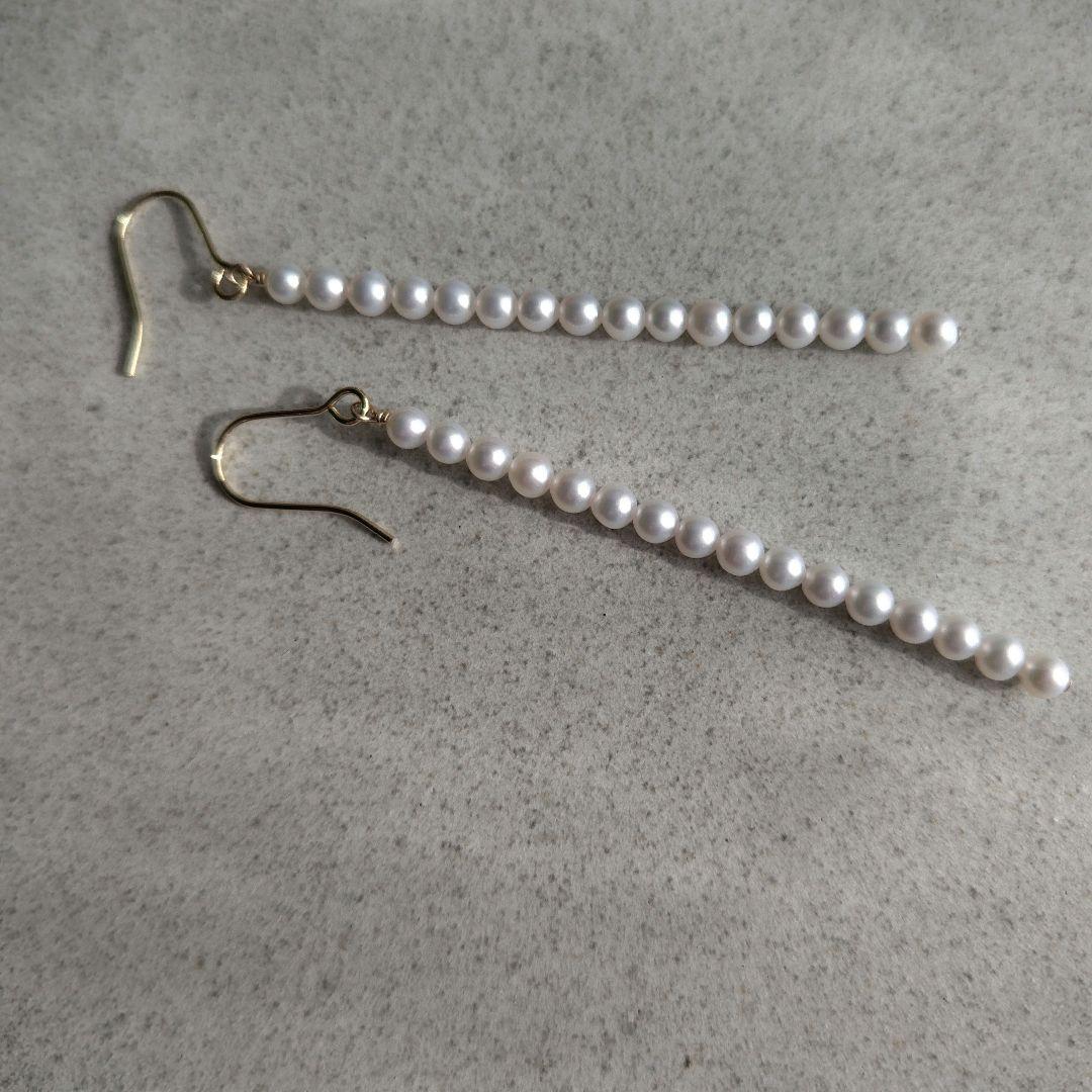 １4Kgf　3ミリ淡水パールを16粒連ねた全長74ミリのロングピアス