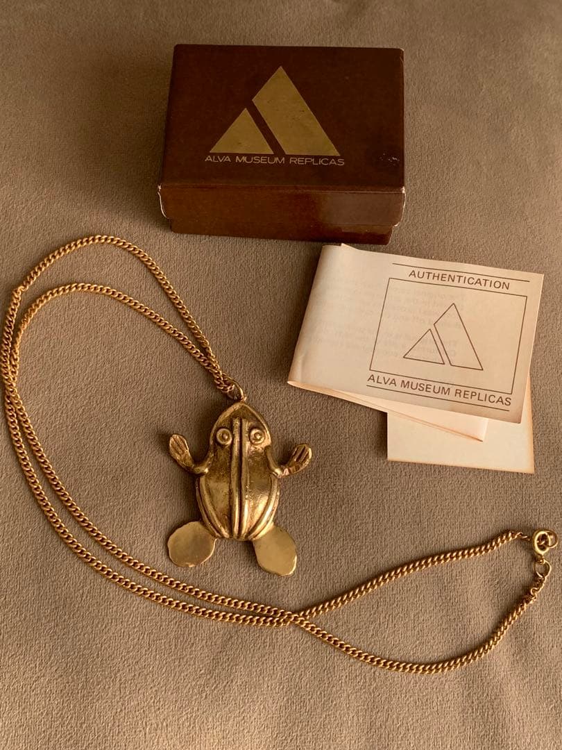 ALVA MUSEUM REPLICAS カエル型ペンダント.