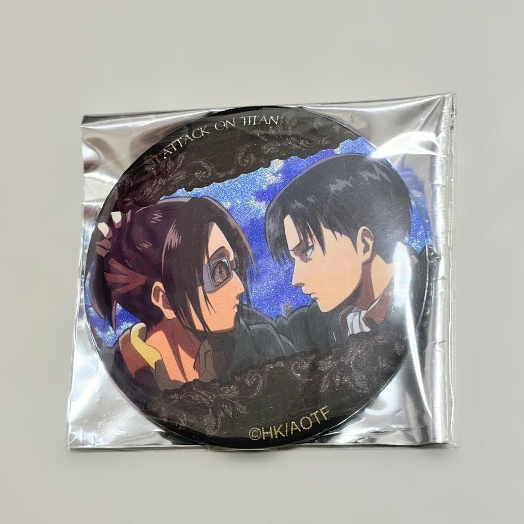 進撃の巨人　アクリルスタンド　缶バッジ