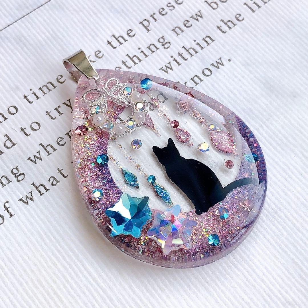 同梱値引100円❤️No.2416 レジン ペンダントトップ 猫 ネコ ねこ ♡