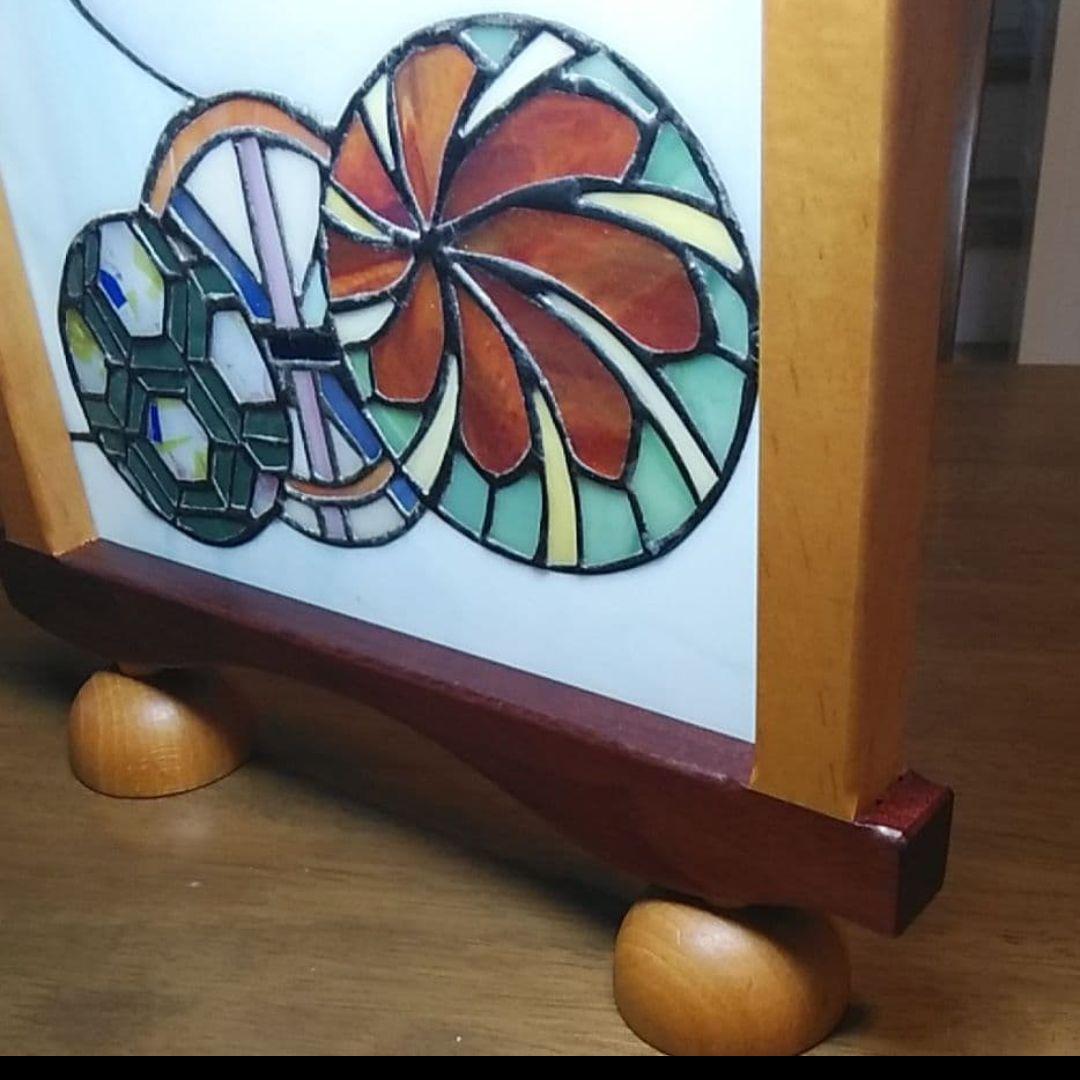 ステンドグラス置物　パネル置物　　手鞠柄:古典柄　額:台座付き