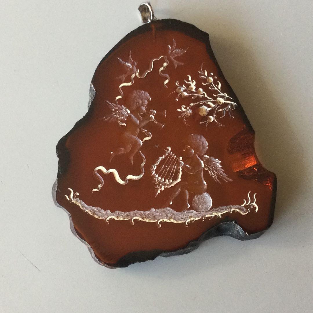 琥珀ペンダントトップ(インタリオ)