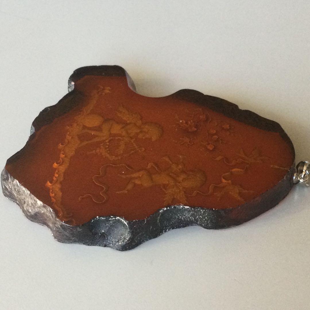 琥珀ペンダントトップ(インタリオ)