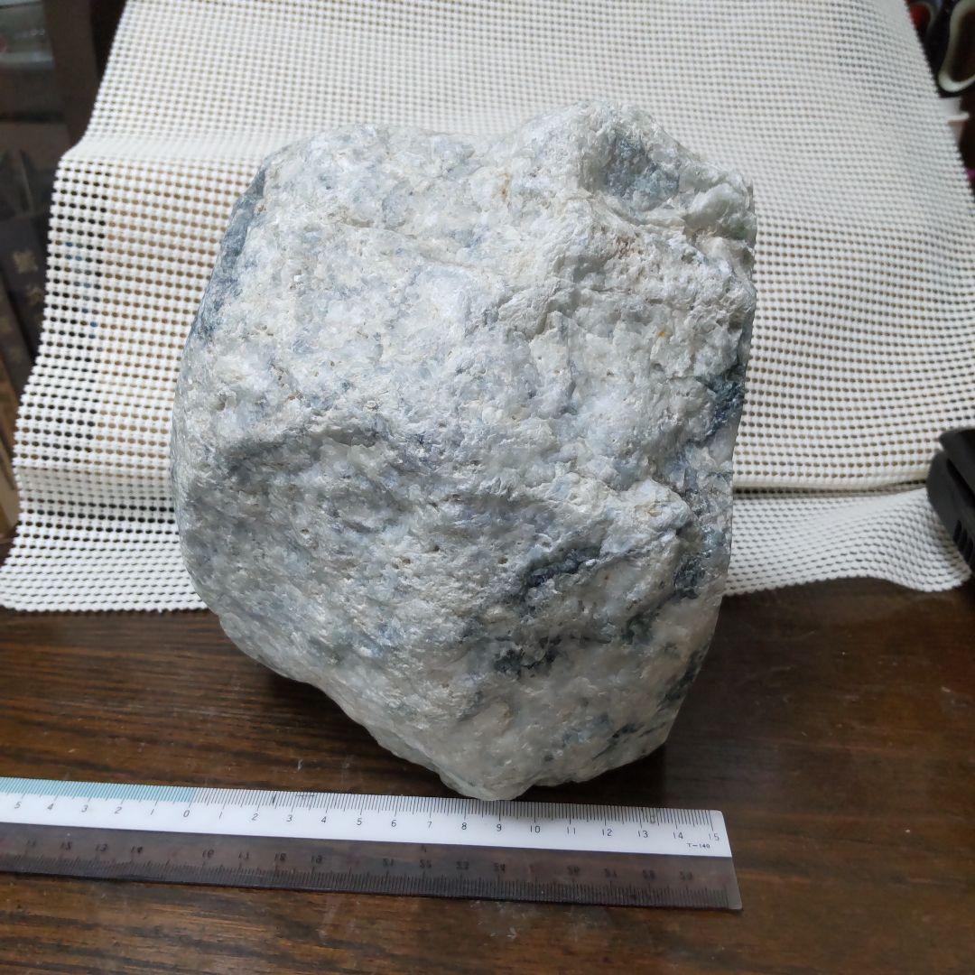 糸魚川翡翠6.16kg,m  (正面にひび割れ傷)