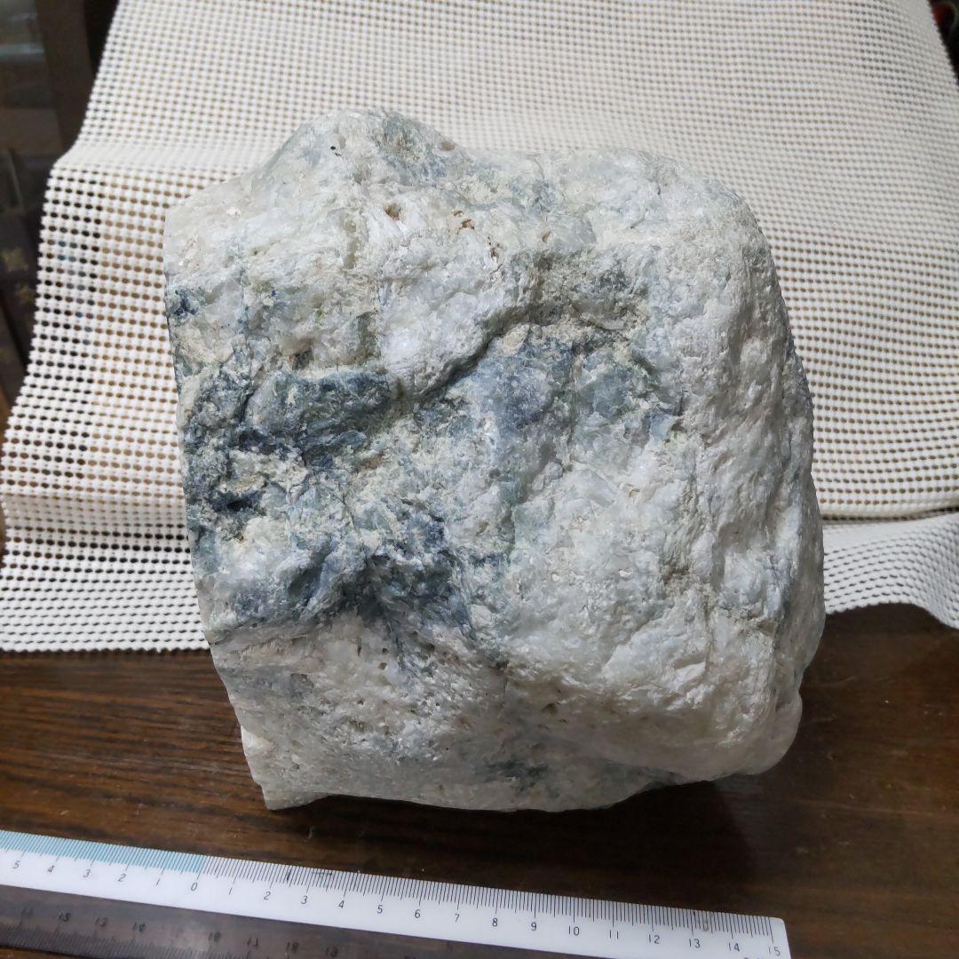 糸魚川翡翠6.16kg,m  (正面にひび割れ傷)