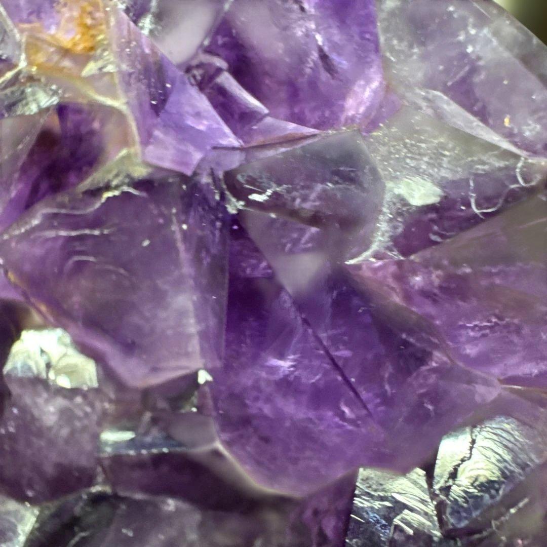 ウルグアイ産 ノーセメント アメジスト 笑い口 台座付