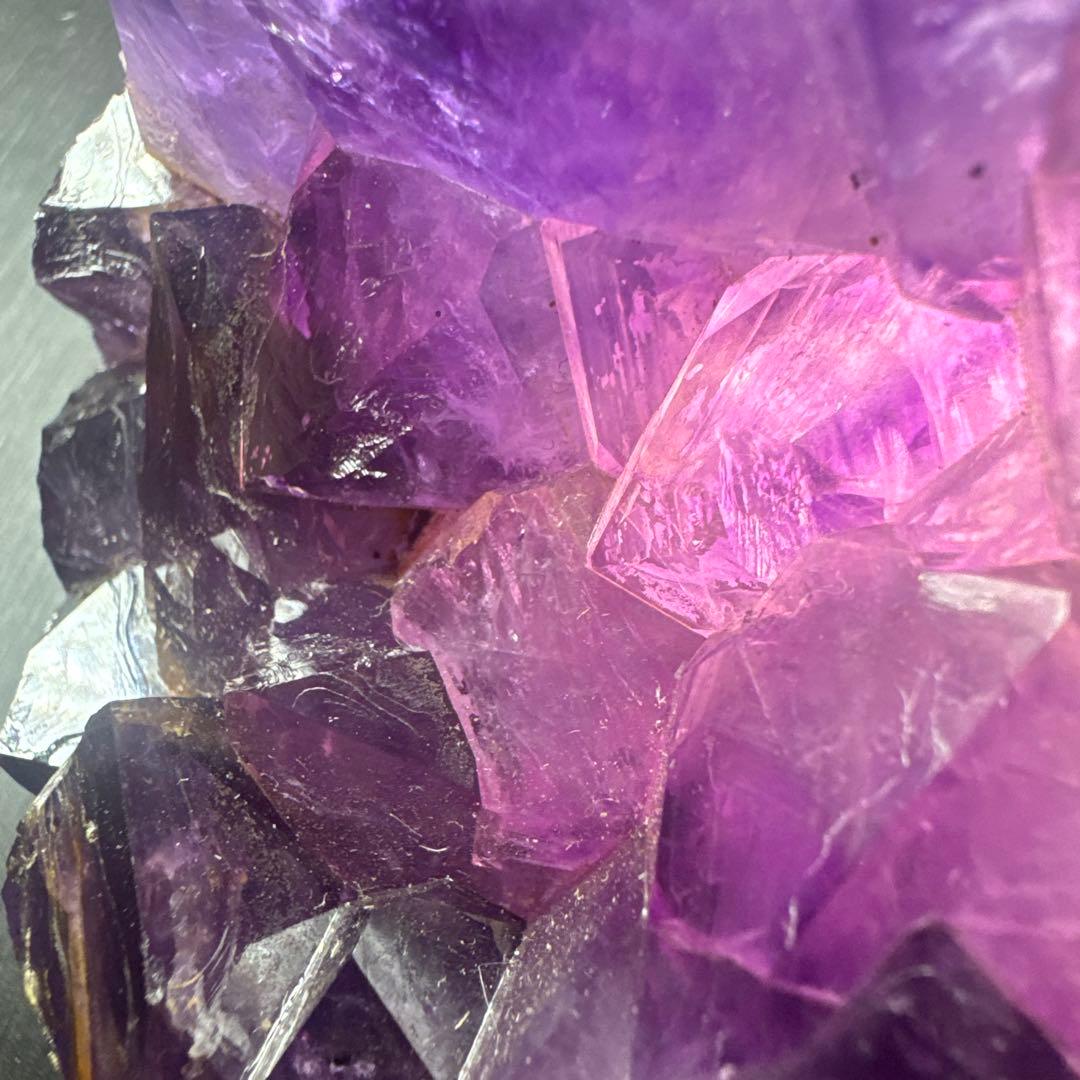 ウルグアイ産 ノーセメント アメジスト 笑い口 台座付