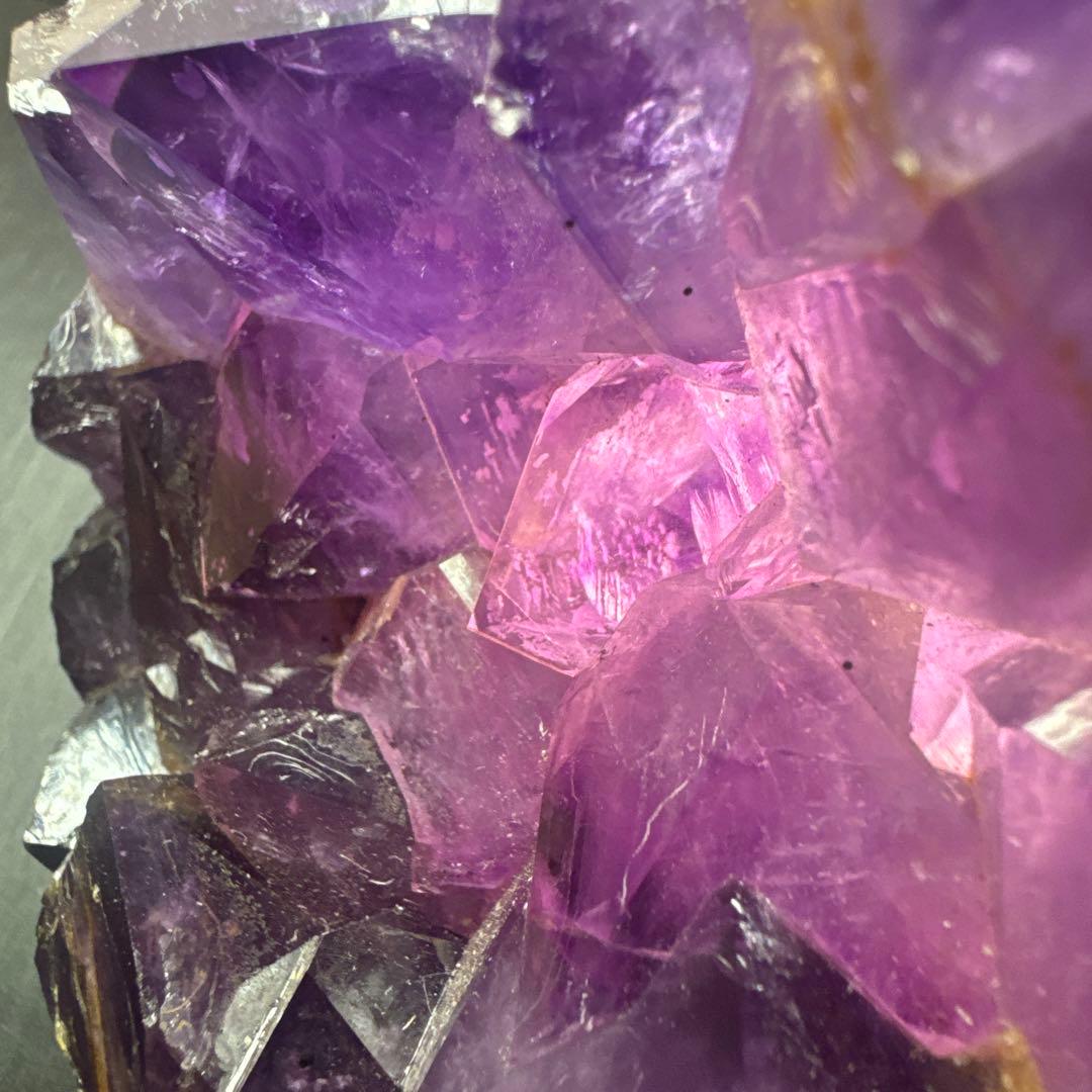 ウルグアイ産 ノーセメント アメジスト 笑い口 台座付