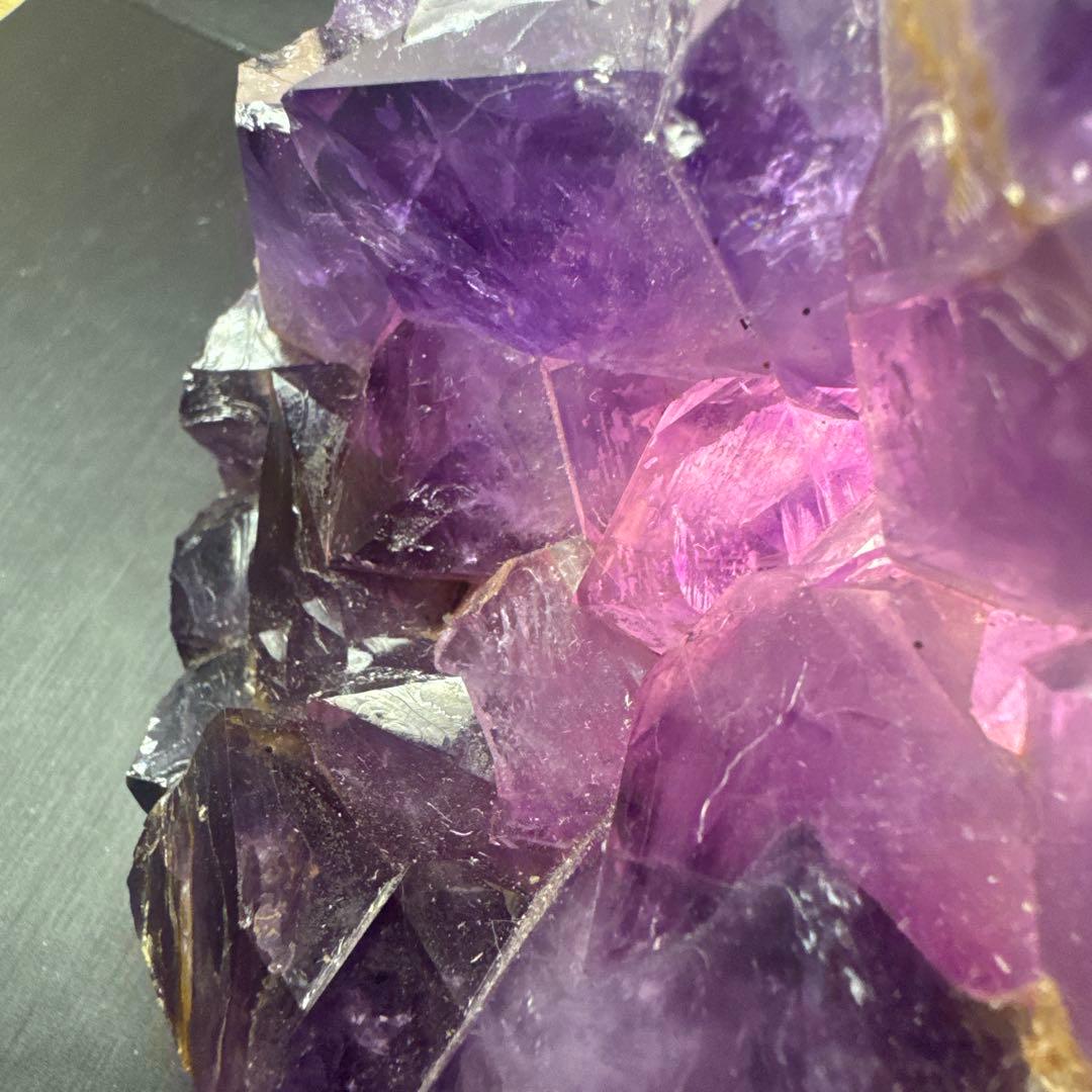 ウルグアイ産 ノーセメント アメジスト 笑い口 台座付