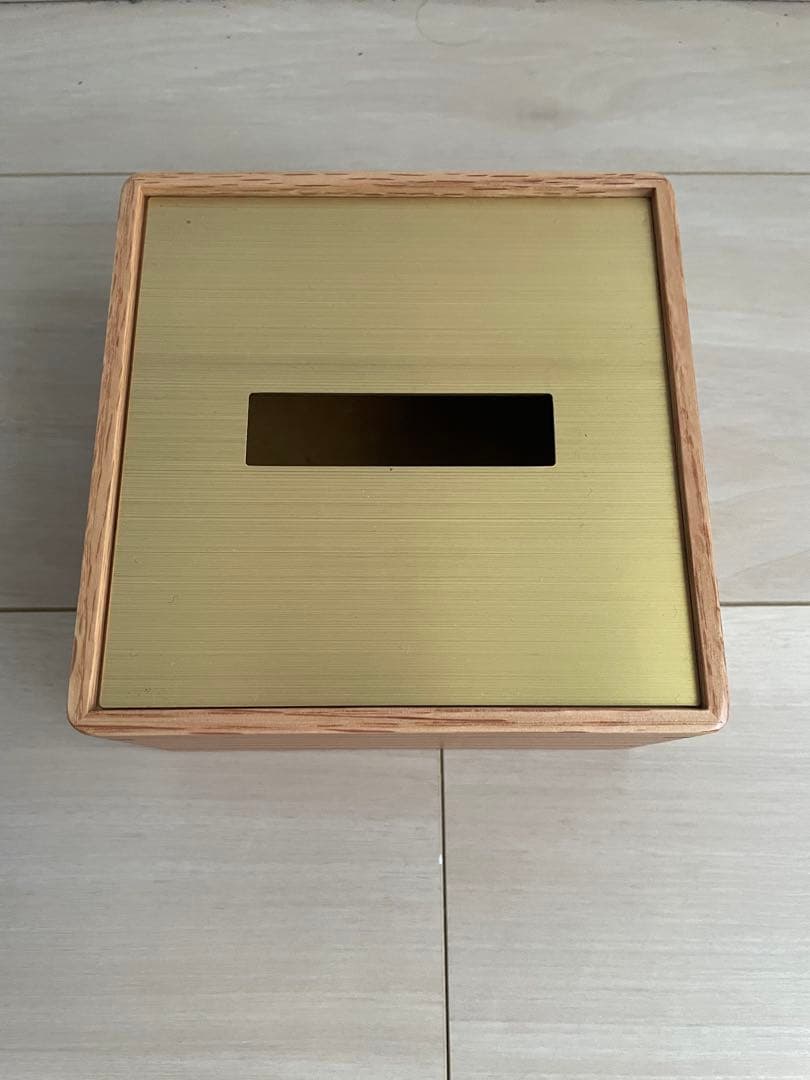 新品未使用品！ホテルズ　木製ティッシュボックス 金色の蓋付き