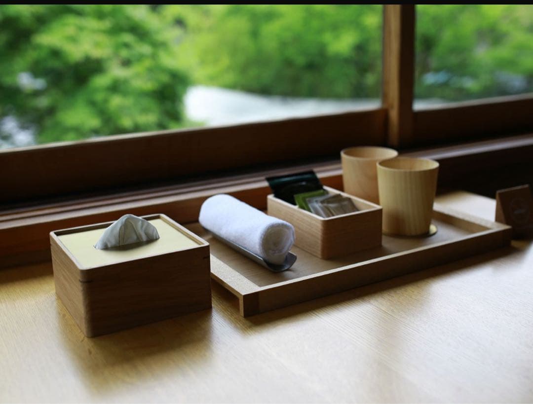 新品未使用品！ホテルズ　木製ティッシュボックス 金色の蓋付き