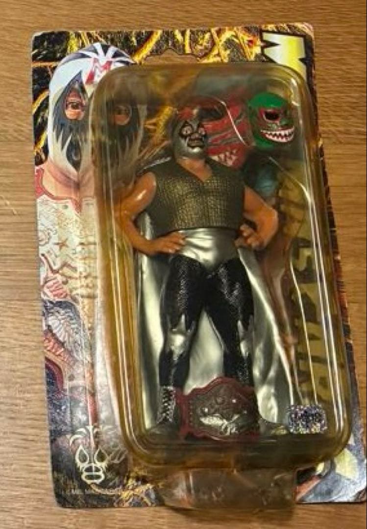 仮面貴族　ミルマスカラスフィギュア