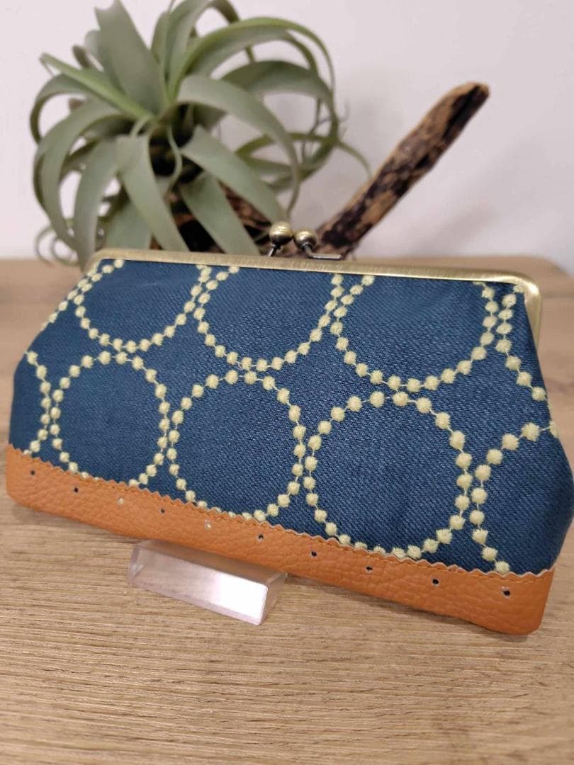 ミナペルホネン/tambourineタンバリングリーン×クリーム/がま口長財布薄