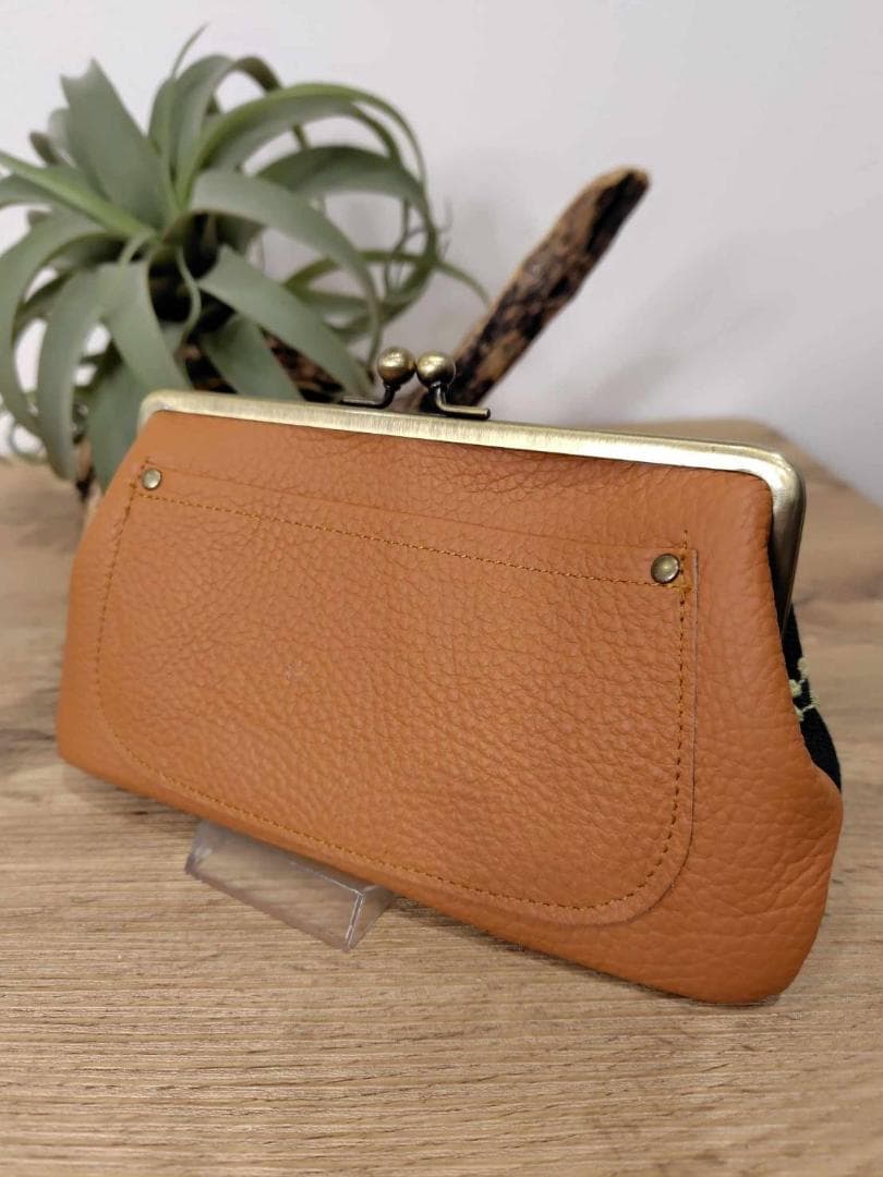 ミナペルホネン/tambourineタンバリングリーン×クリーム/がま口長財布薄