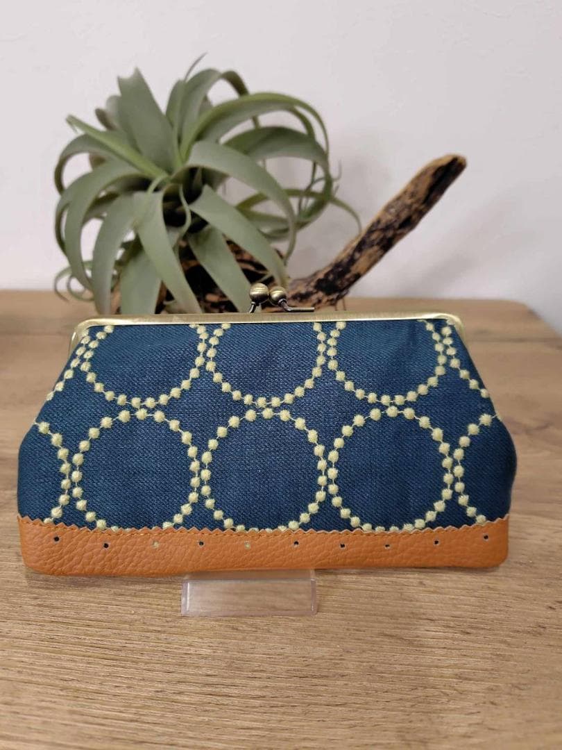 ミナペルホネン/tambourineタンバリングリーン×クリーム/がま口長財布薄