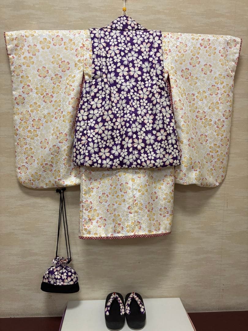 SALE 七五三　3歳女の子　着物・被布セット　紫に桜　オフベージュ　赤鹿子柄